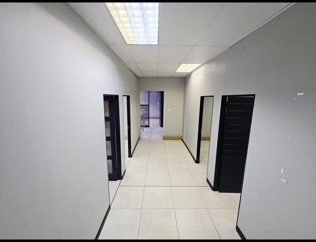 1,535M² WAREHOUSE TO LET IN LANSERIA